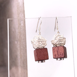 E61002(DARK  WOOD) The Bather Wooden & Silver 925 Earrings 第2張的照片