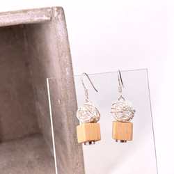 E61002(LIGHT  WOOD) The Bather Wooden & Silver 925 Earrings 第2張的照片