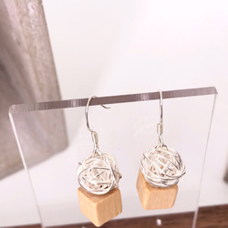 E61002(LIGHT  WOOD) The Bather Wooden & Silver 925 Earrings 第3張的照片