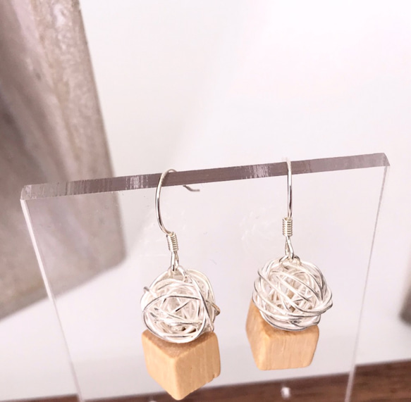 E61002(LIGHT  WOOD) The Bather Wooden & Silver 925 Earrings 第3張的照片