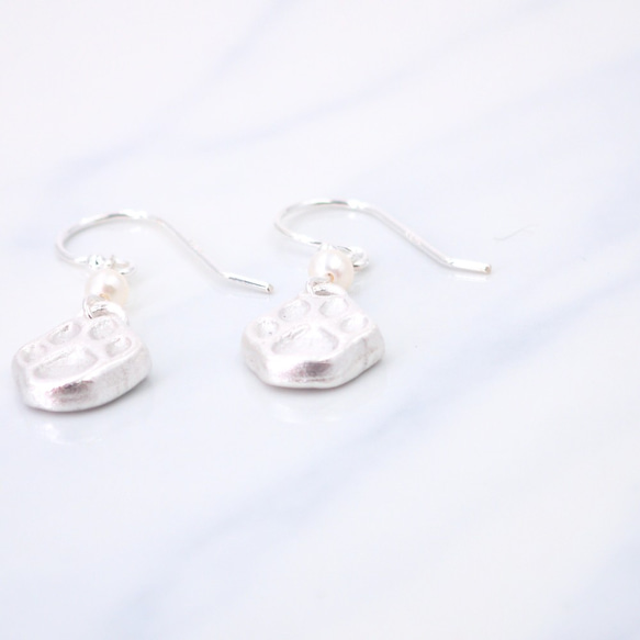 E31036 Cutie Dog Paw Silver 999 , 925 & Pearl Earrings 第2張的照片