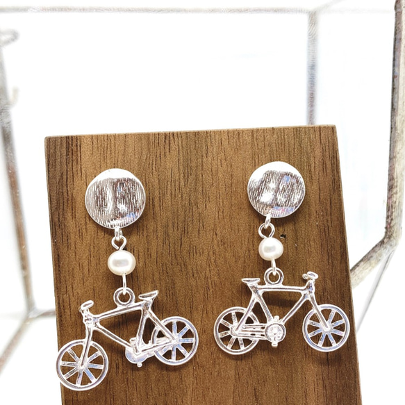 Bicycle S925 & Fresh Water Pearl Earrings (H200082-ESL) 第3張的照片