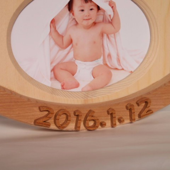 しばっちょさん専用木製赤ちゃんゆりかごフォトスタンド、フォトフレーム、写真立て　名前、生年月日を入り 5枚目の画像