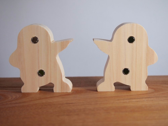 2個1セット　マゼランペンギン　名入れ各ポーズ各フォント混在自由　木製檜材マグネットキャッチ　レーザー加工　オブネット 9枚目の画像