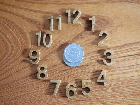 時計文字盤の数字にどうぞ　木製切文字槐(エンジュ)材　高さ1.5センチ厚み3ミリ　細いゴシック調 1枚目の画像