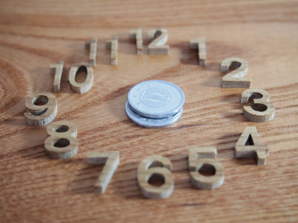 時計文字盤の数字にどうぞ　木製切文字槐(エンジュ)材　高さ1.5センチ厚み3ミリ　細いゴシック調 3枚目の画像