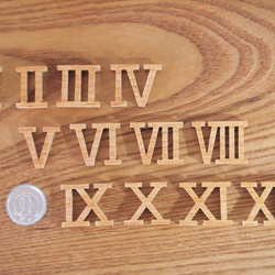時計文字盤のギリシャ数字はいかがでしょう?　木製切文字欅材　高さ2センチ厚み4ミリ　細いゴシック調 4枚目の画像