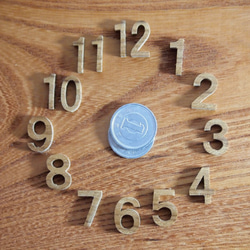 時計文字盤の数字にどうぞ　木製切文字槐(エンジュ)材　高さ1.5センチ厚み3ミリ　細いゴシック調 1枚目の画像
