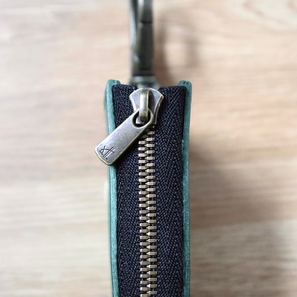 姬路皮革 L 形拉鍊鑰匙包，顏色別緻，還可容納智能鑰匙 第6張的照片