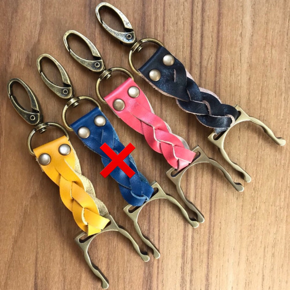 ペットボトルカバー　ミニ　くまちゃんとプレゼント　本革持ち手　ハンドメイド ペットボトルカバー ミニ くまちゃんとプレゼント 本革持ち手