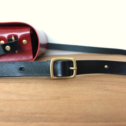 真皮手拿包，配有採用“Leather Jewel”Lugateau 製成的 Hineri 金屬配件 第5張的照片
