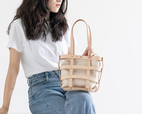帆布×革の組み合わせ」透かし彫りのバッグ 本革手作りのお出かけ