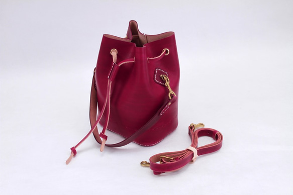希少　完売品　LISETTE（リゼッタ）巾着　ショルダー 2way 本革　シボ 革の巾着バッグ《サック・ミミ》 — LISETTE