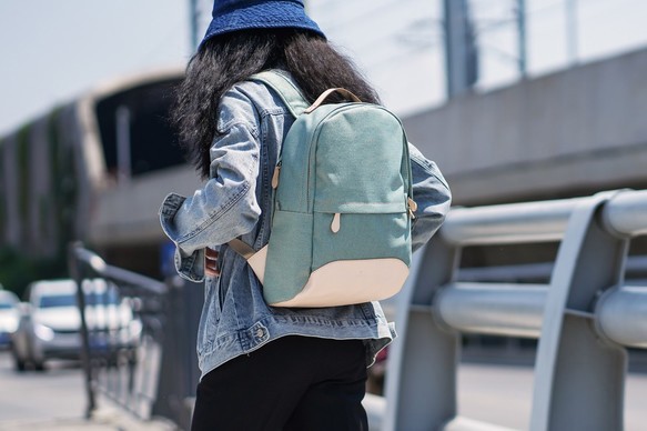 新產品活動進行中！新月經典手工真皮背包【綠色】 第2張的照片