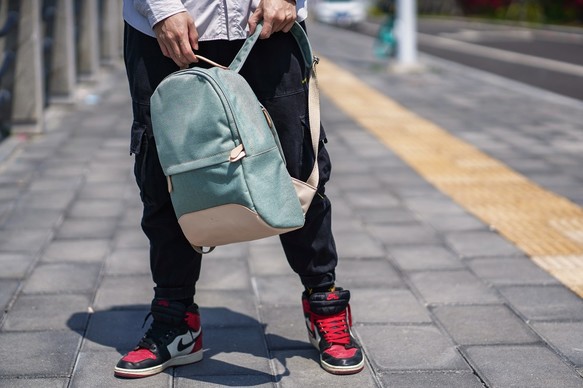 新產品活動進行中！新月經典手工真皮背包【綠色】 第9張的照片