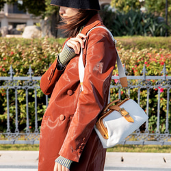 “帆布與皮革的組合”大受歡迎！橫式搭扣包 手工皮革單肩包 女士 第3張的照片