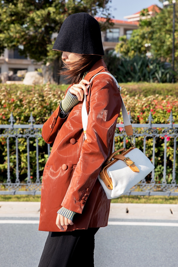“帆布與皮革的組合”大受歡迎！橫式搭扣包 手工皮革單肩包 女士 第3張的照片