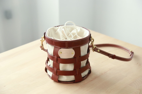「帆布×革の組み合わせ」籠のような形のショルダートートバッグ 巾着袋 肩掛け 鞄 2枚目の画像