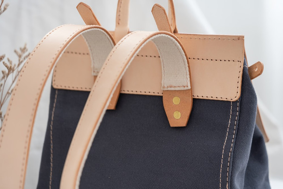 「帆布×革の組み合わせ」手作りのリュック  レディース バッグ かわいい フラップリュックサックおしゃれ 3枚目の画像