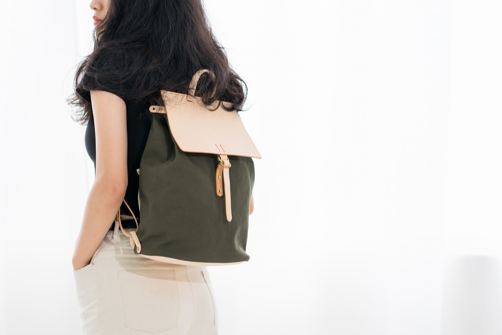 「帆布×革の組み合わせ」手作りのリュック  レディース バッグ かわいい フラップリュックサックおしゃれ リュック