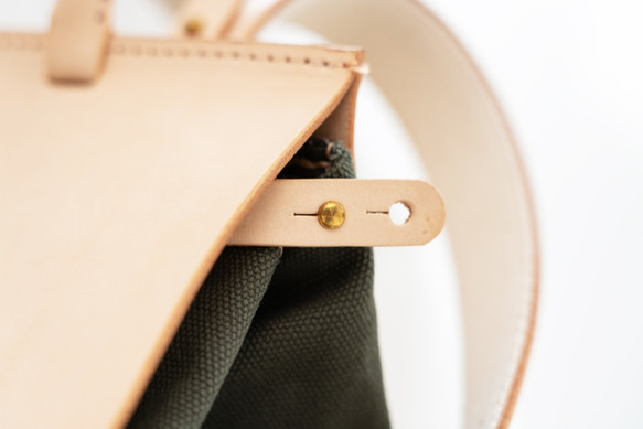 「帆布×革の組み合わせ」手作りのリュック  レディース バッグ かわいい フラップリュックサックおしゃれ リュック 3枚目の画像