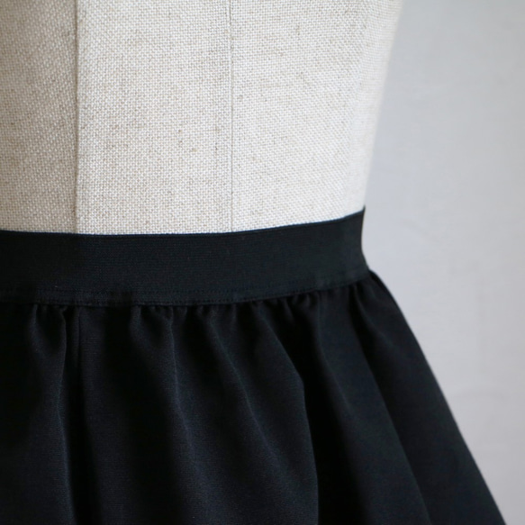 【售罄】羅緞塔夫綢下擺扇貝蓬蓬裙【黑×白】 第9張的照片
