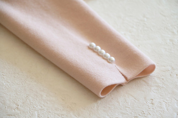 【售罄】【成人女士針織短上衣】米蘭羅紋珍珠袖口優雅短上衣開衫【粉色】 第7張的照片