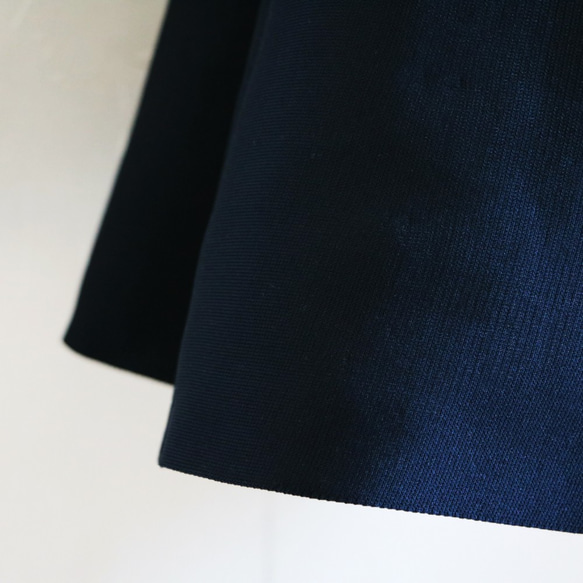 【3D美麗剪影！ ] 形狀恢復材質針織喇叭裙[海軍藍] 第4張的照片