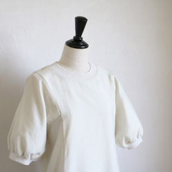 [舒適的亞麻人造絲材質◎] 看起來乾淨俐落的泡泡袖連身裙 [自然色] 第7張的照片