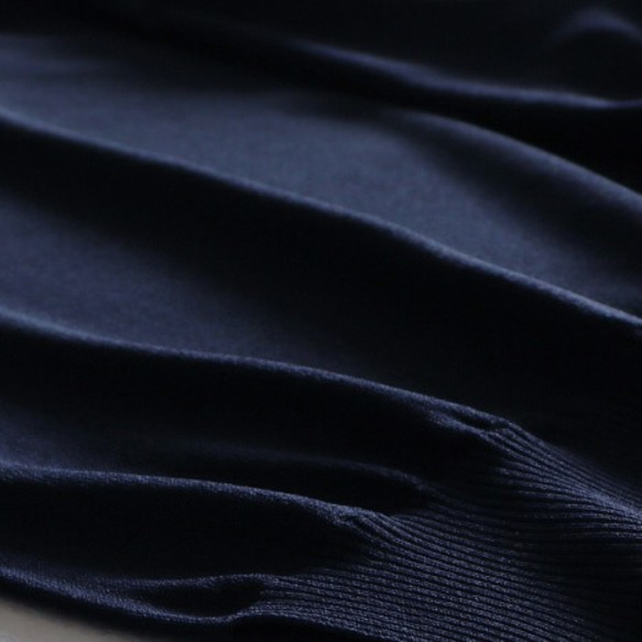 售罄 [優雅針織，增添幹練感] [WHOLEGARMENT] 高領珍珠半袖套頭衫 [海軍藍] 第8張的照片