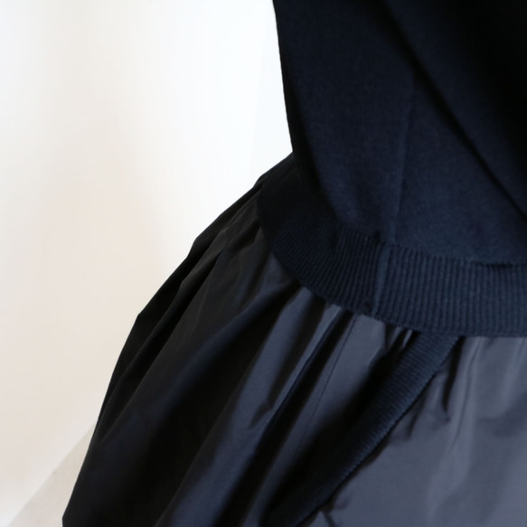 [完成一件！ ] 協調決定塔夫綢對接禮服與珍珠袖口 [黑色 x 黑色] 第7張的照片
