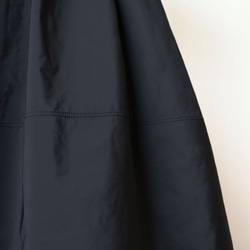[完成一件！ ] 協調決定塔夫綢對接禮服與珍珠袖口 [黑色 x 黑色] 第8張的照片