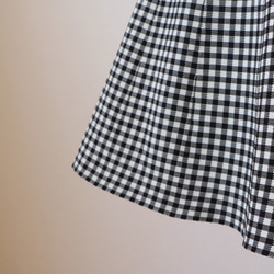 【立體美麗剪影！ ] 格紋形狀恢復針織喇叭裙 [黑色 x 淺米色] 第5張的照片