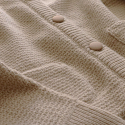 [簡約設計◎] 羊絨混紡珠地針織包扣開襟衫 [淺駝色] 第9張的照片
