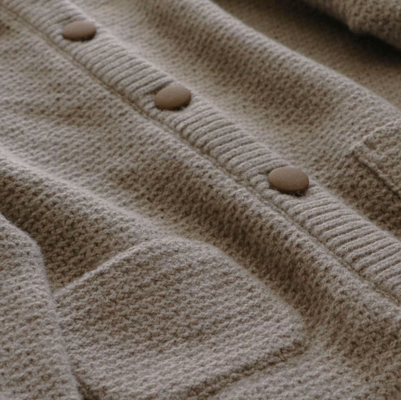 最後一個！ [簡約設計◎] 羊絨混紡珠地針織包扣開襟衫 [棕色] 第9張的照片