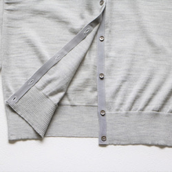 [優質材質◎]平紋針織圓領長袖開襟衫[淺灰色] 第8張的照片