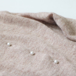 【售罄】【Jolly Mignon】嬰兒羊駝毛珍珠鈕扣圓領開衫（米色） 第3張的照片