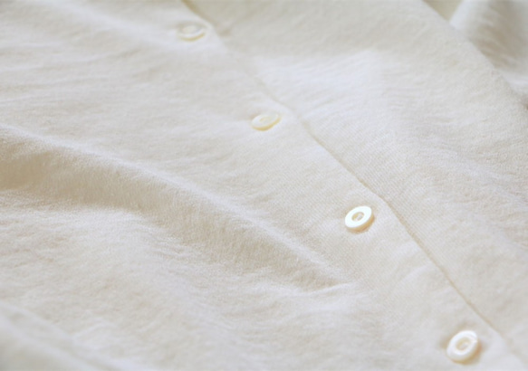[售罄] 彈力亞麻圓領長袖開衫（米白色）[日本製造] [免運費] 第7張的照片