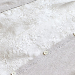 [售罄]使用亞麻刺繡面料的日本紙質夏季針織套衫（淺灰色）[日本製造] [免費送貨] 第6張的照片