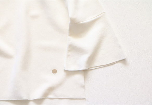 [售罄]喇叭袖套頭衫[灰白色] [配飾] [日本製造] [免費送貨] 第5張的照片