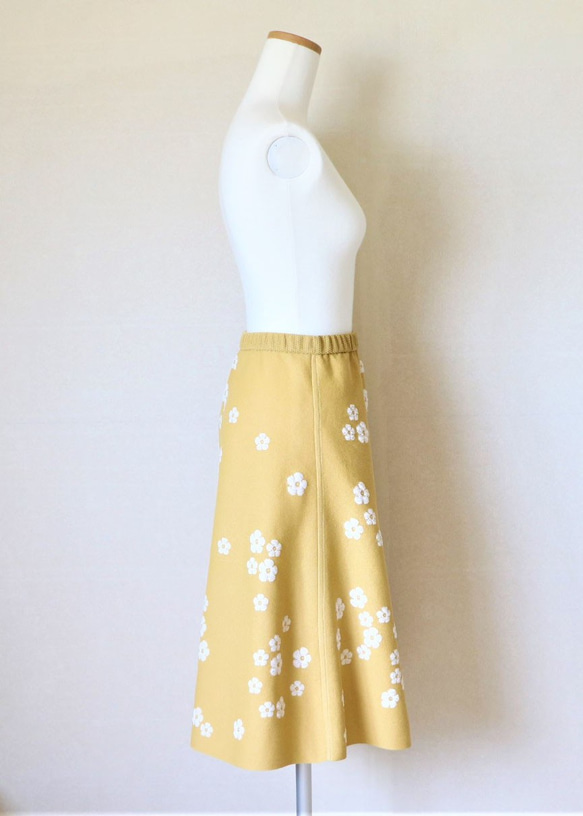 [優雅的小腿半喇叭形◎]花朵圖案和紙雙面喇叭形半身裙[黃色] 第5張的照片