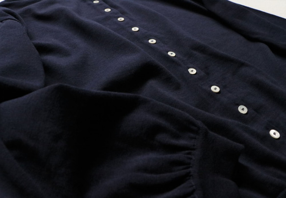 [售罄] 高規格貝殼鈕扣泡泡袖長袖天然開衫 [海軍] [日本製造] [免運費] 第8張的照片