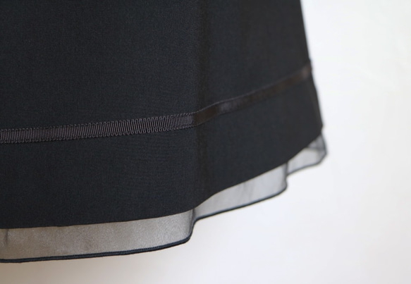 [售罄]羅緞紗薄紗半喇叭彈力半身裙[黑色] [日本製造] 第3張的照片