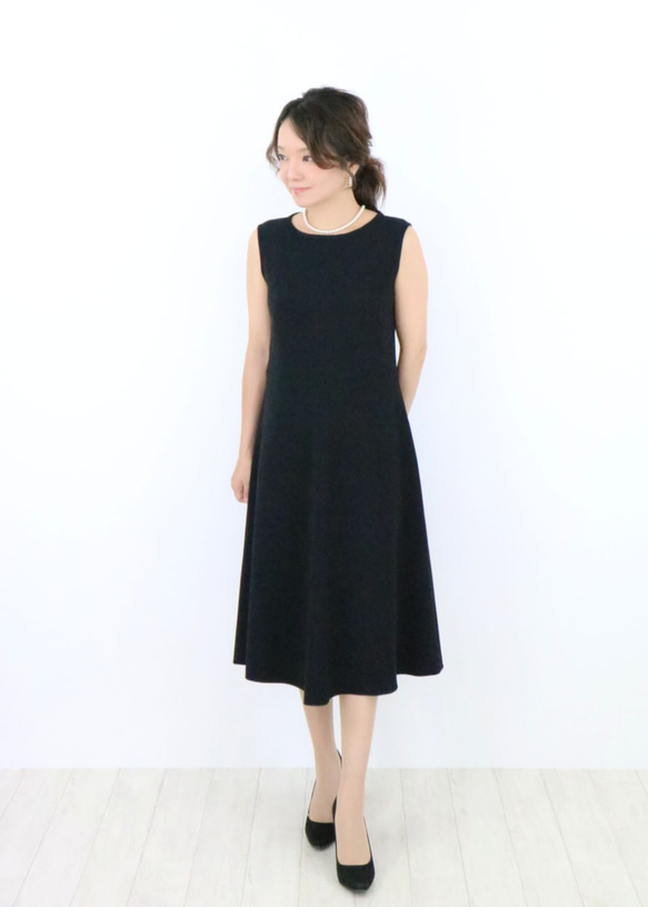 [售罄] [多功能性出眾的場合禮服！ ] 無袖優雅喇叭連衣裙 [黑色] 第2張的照片