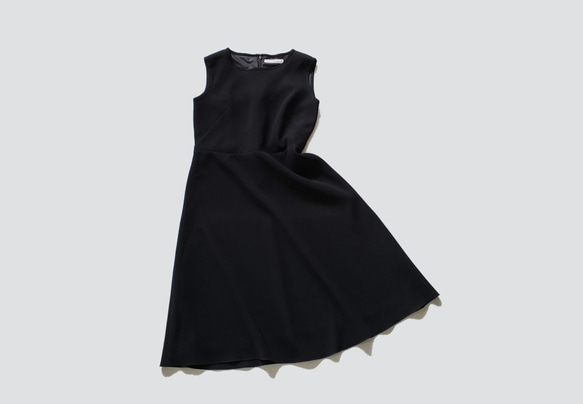 [售罄] [多功能性出眾的場合禮服！ ] 無袖優雅喇叭連衣裙 [黑色] 第5張的照片