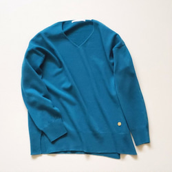 售罄！ 【穿著輕柔舒適】V領開衩針織套頭衫【整衣】【藍色】 第3張的照片