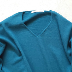 售罄！ 【穿著輕柔舒適】V領開衩針織套頭衫【整衣】【藍色】 第4張的照片