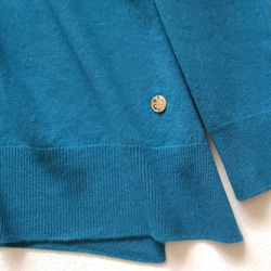 售罄！ 【穿著輕柔舒適】V領開衩針織套頭衫【整衣】【藍色】 第5張的照片