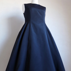 [售罄] 羅緞優雅褶皺喇叭形無袖連衣裙 [海軍藍] [日本製造] [免運費] 第9張的照片