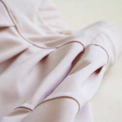 [售罄] Mimore 長度帶口袋柔軟褶皺喇叭裙 [粉紅色米色] [日本製造] [免運費] 第5張的照片